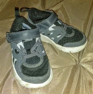 Toddler Nike's 6C